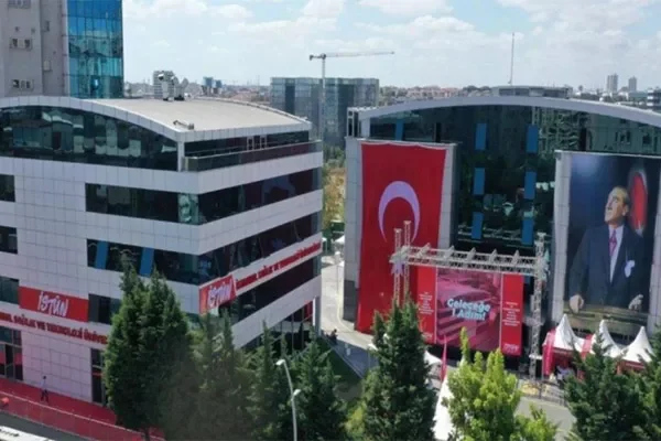 دانشگاه بهداشت و فناوری استانبول